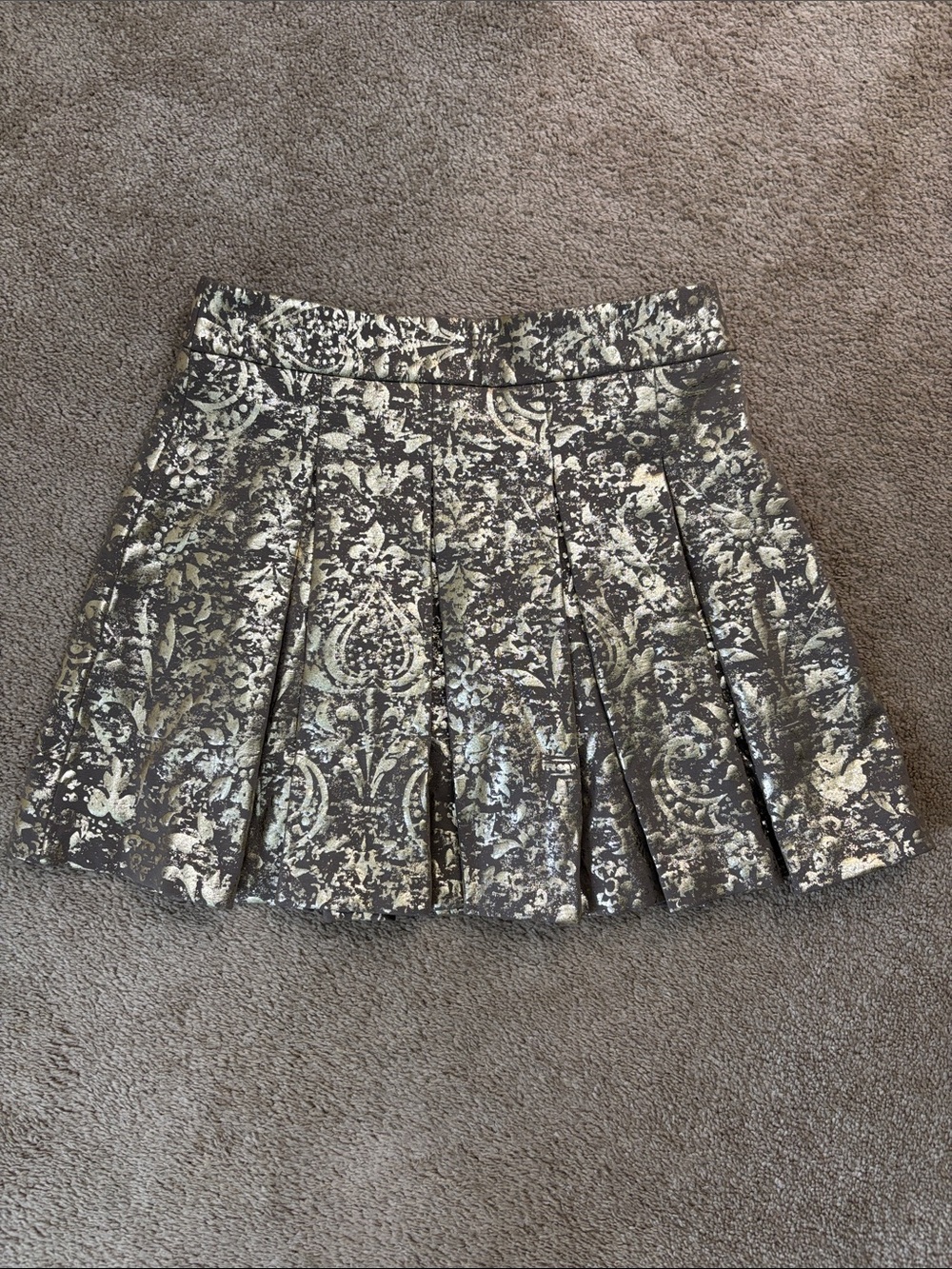 mark. Metallic Floral Brocade Top in Gold and Taupe Size L